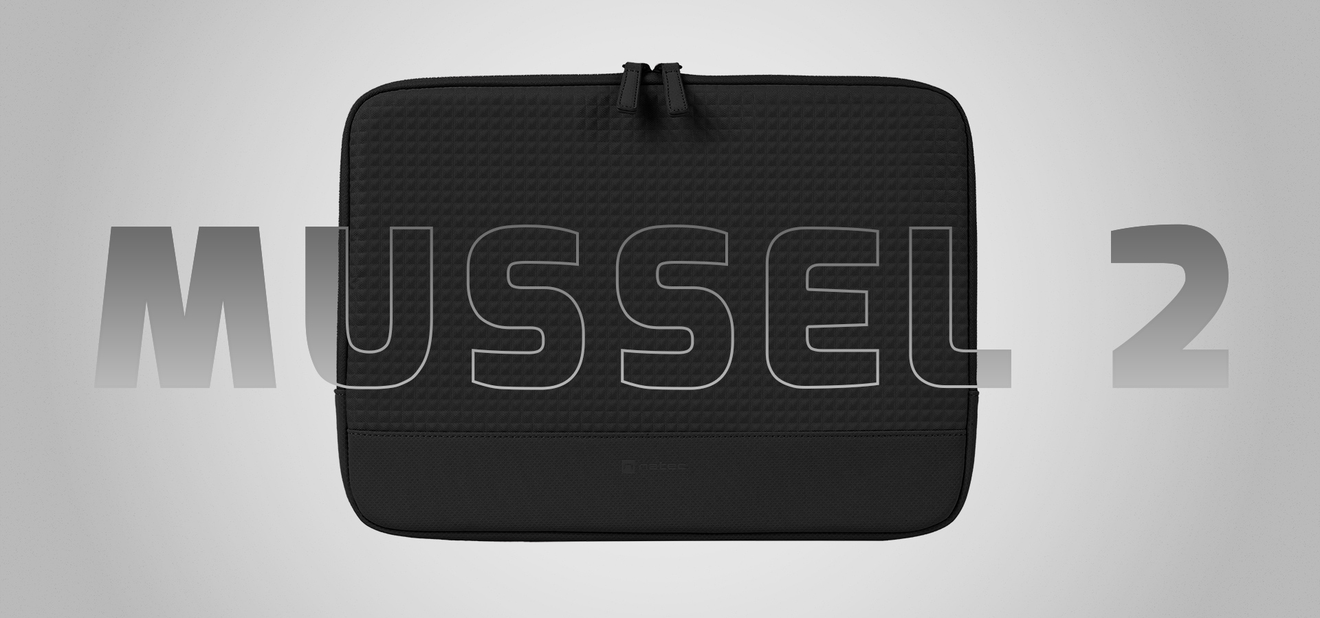 Czarna etui na szarym tle. Na 1 planie napis: "MUSSEL 2".