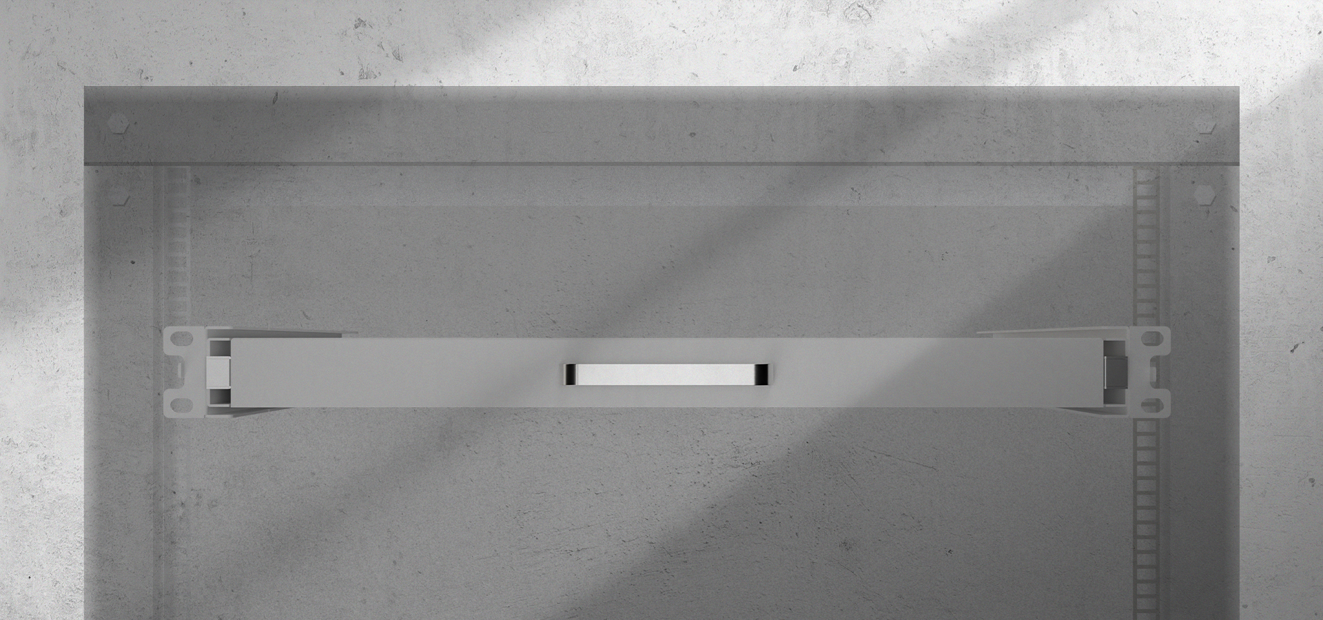 Szara półka rack 19" firmy Lanberg, przeznaczona do montażu 1U, o nośności 35 kg i czteropunktowym mocowaniu