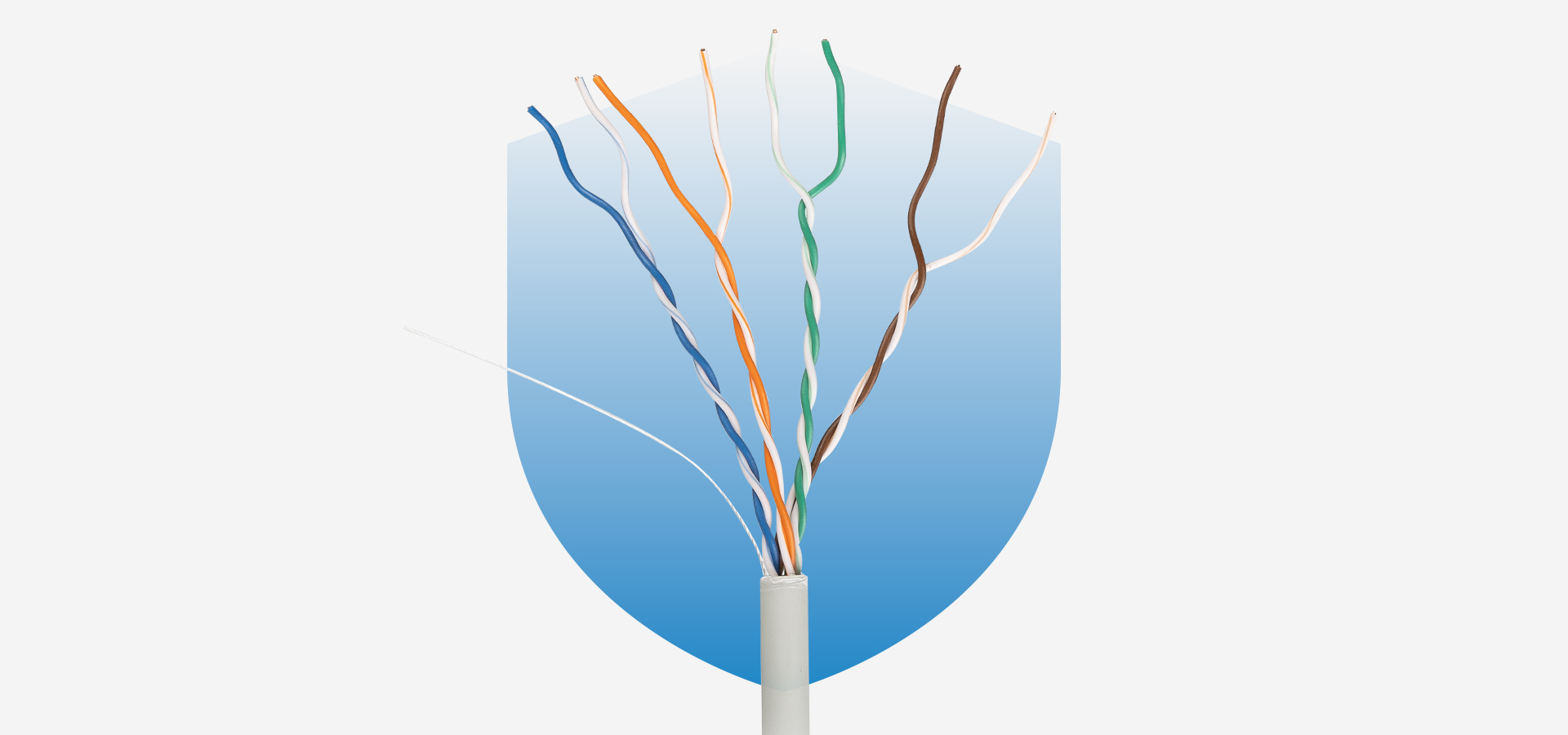 Kabel z wieloma kolorowymi skręconymi włóknami wystającymi z osłony.