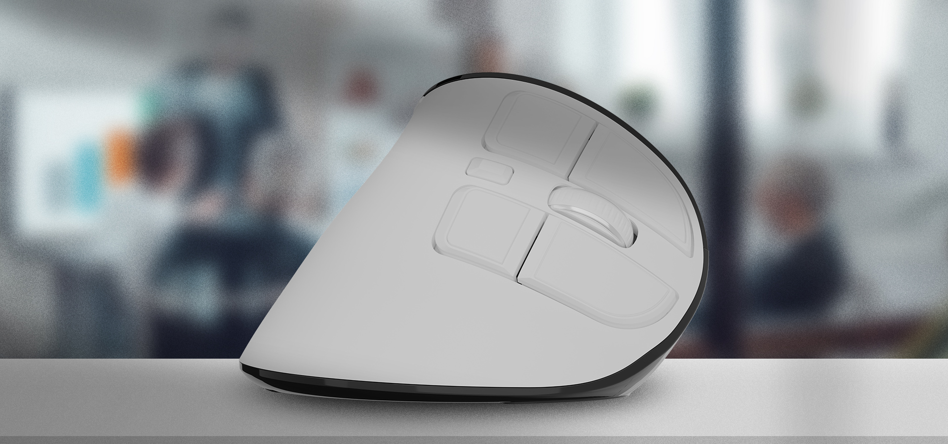 Ergonomiczna mysz z wieloma przyciskami i gładką powierzchnią na czystym biurku.