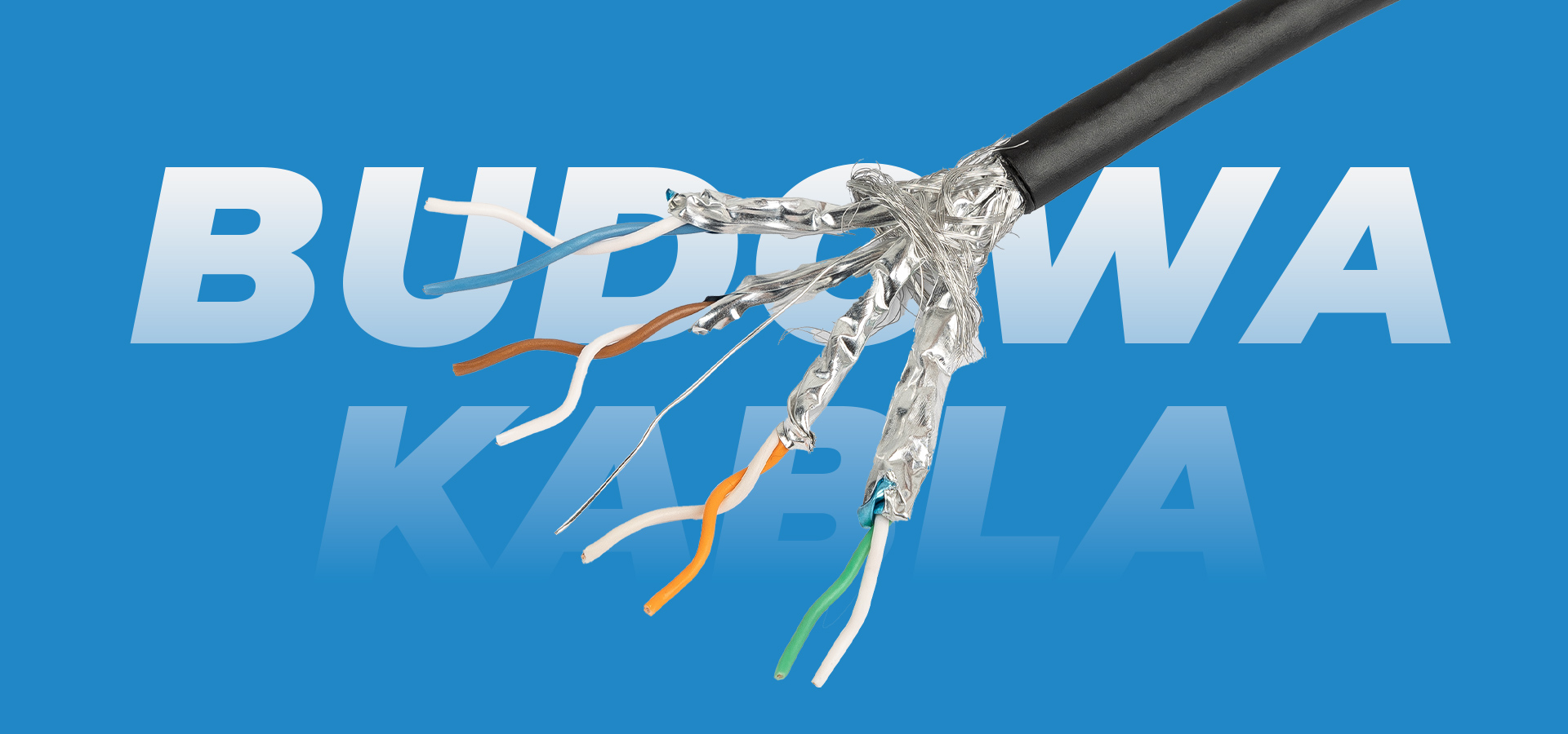 Kabel z wieloma skręconymi przewodami oraz osłoną na niebieskim tle.
