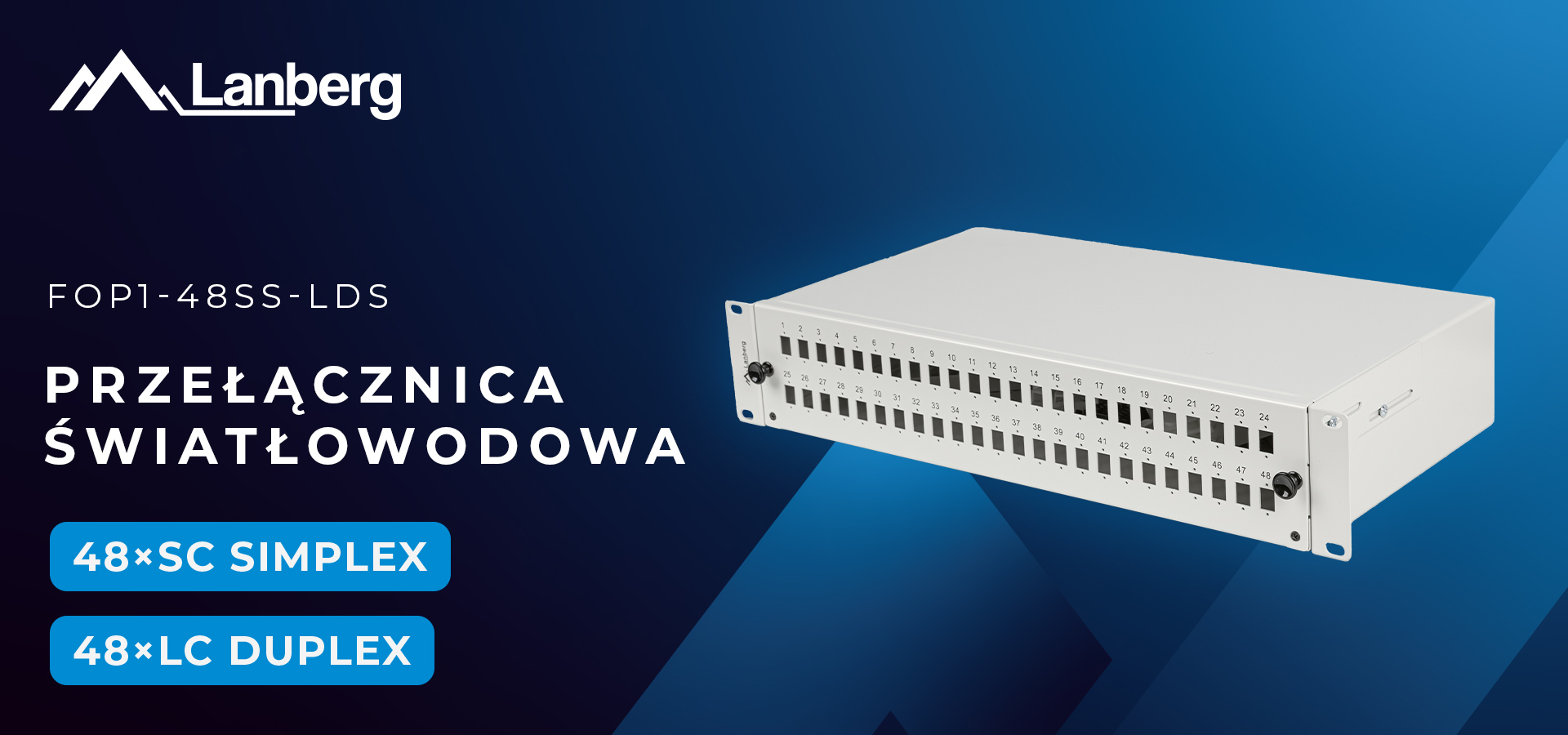 Przełącznica światłowodowa z wieloma portami na niebieskim tle.