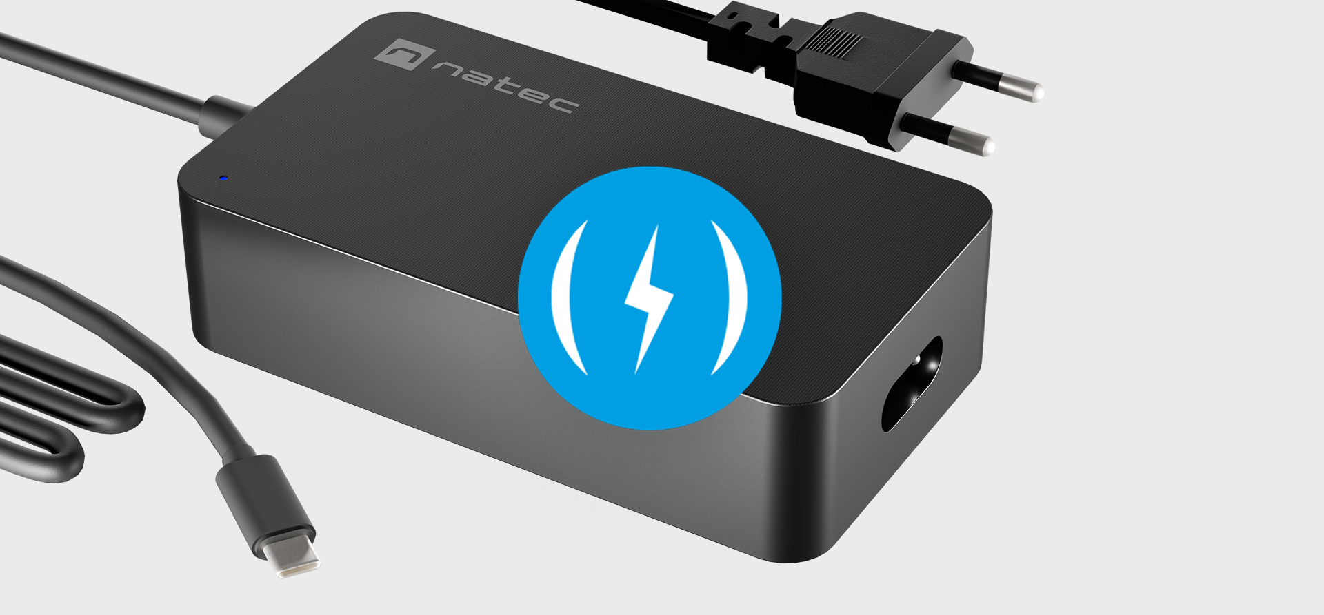 Kompaktowy adapter ładowania z zasilaniem i złączem USB do urządzeń.