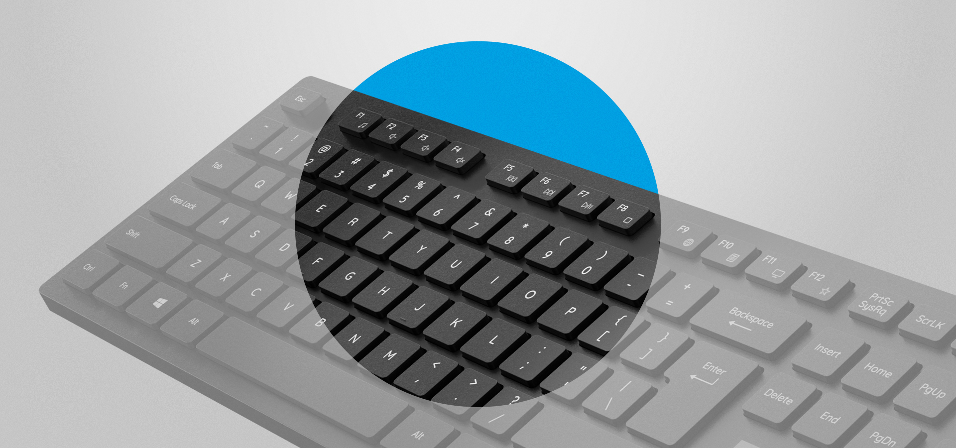 Czarna, smukła klawiatura multimedialna ze standardowym układem i dotykowymi klawiszami ułatwiającymi pisanie